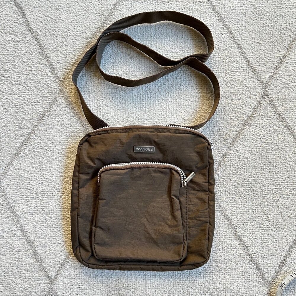 Baggalini Brown/Tan Long Shoulder Strap Travel Convenience Bag